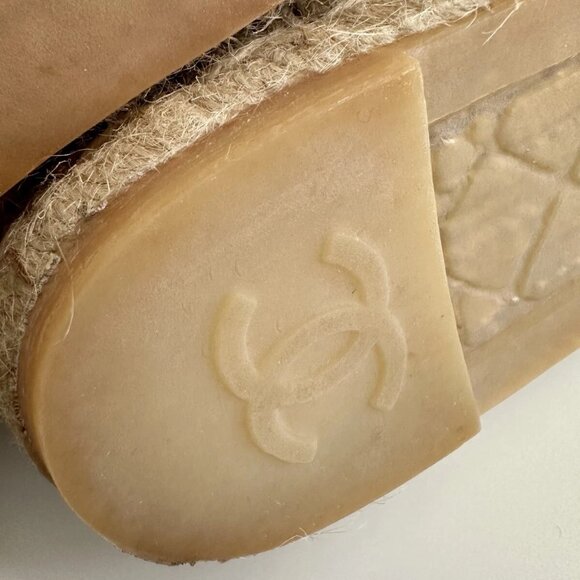 CHANEL Off-White Black Leather CC Logo Cap Toe Espadrille Flats Size 38 US 7.5 - Picture 12 of 13